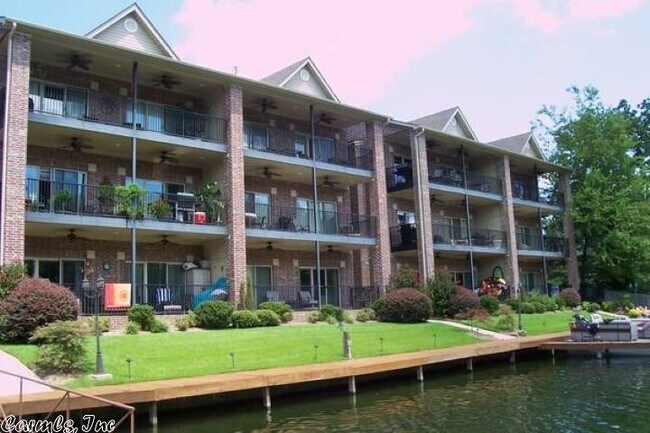 Foto del edificio - 503 Lakeland Dr