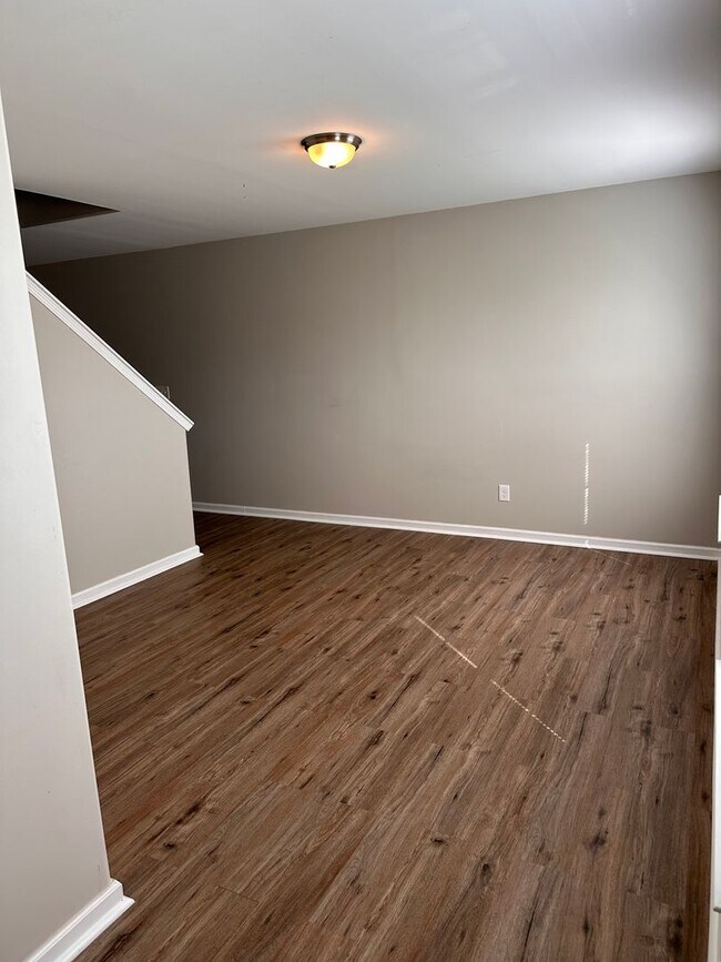 Building Photo - Great home in quiet neighborhood