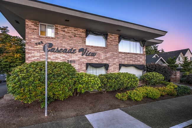 Cascade View | 3611 Colby Ave - Glacier Vista