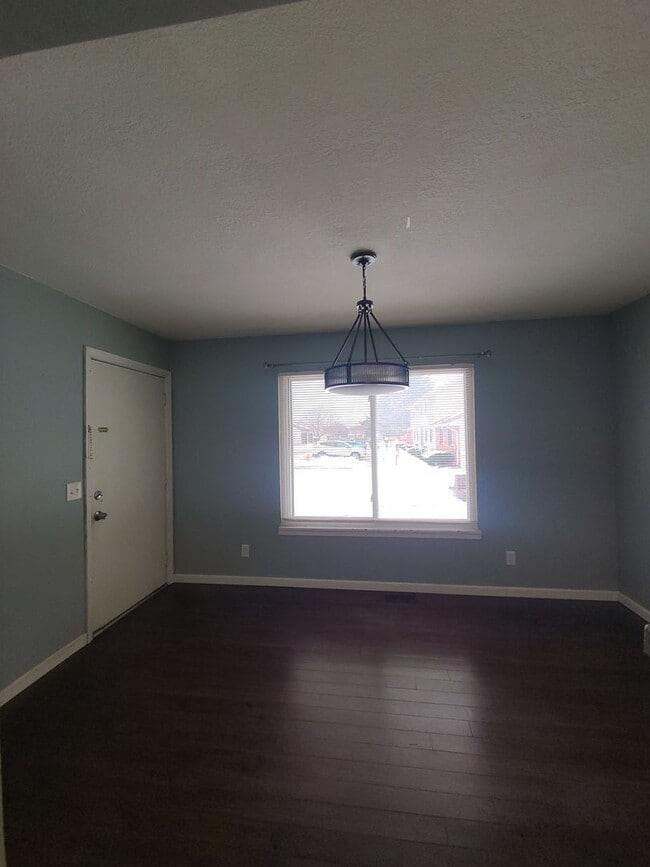 Building Photo - 1113 Laura Dr