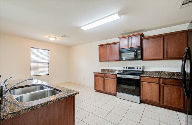 Building Photo - 8218 Hall View Dr