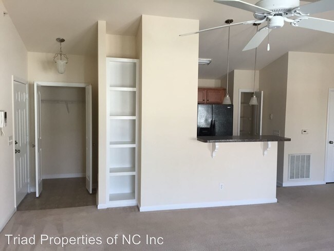 Building Photo - 4703 Pennoak Ln
