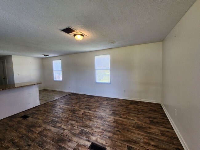 Building Photo - Coming Soon!!! 124 Littleton-Midway Park