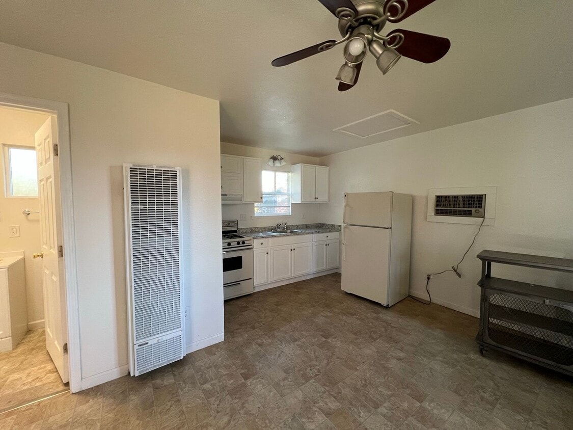 2103 Elgin St Unit Studio, Oroville, CA 95966 Room for Rent in
