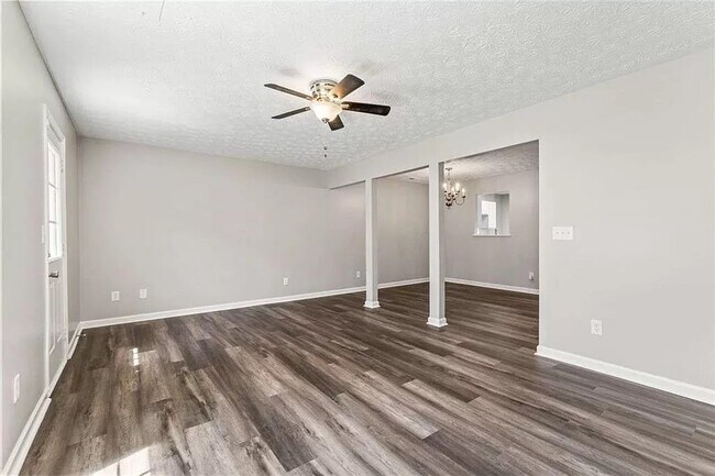 Building Photo - 2787 Valley Green Dr