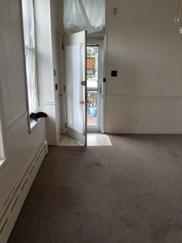 Primary Photo - 128 W Main St