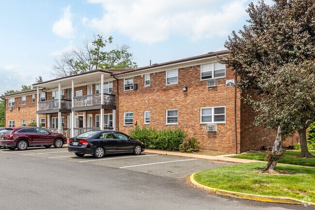 Foto del edificio - Hilltop Manor & Estates