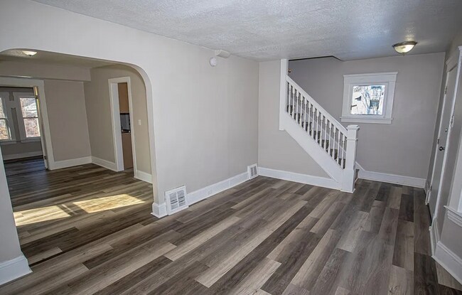 Building Photo - Charming 2-Bedroom Single Family Home Available!