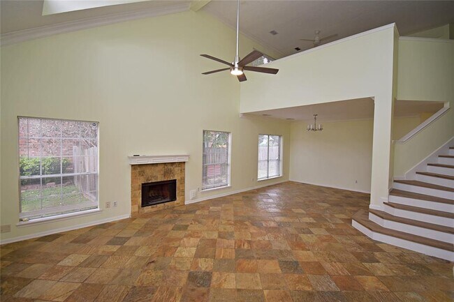 Foto del edificio - 3310 Shady Glen Ln