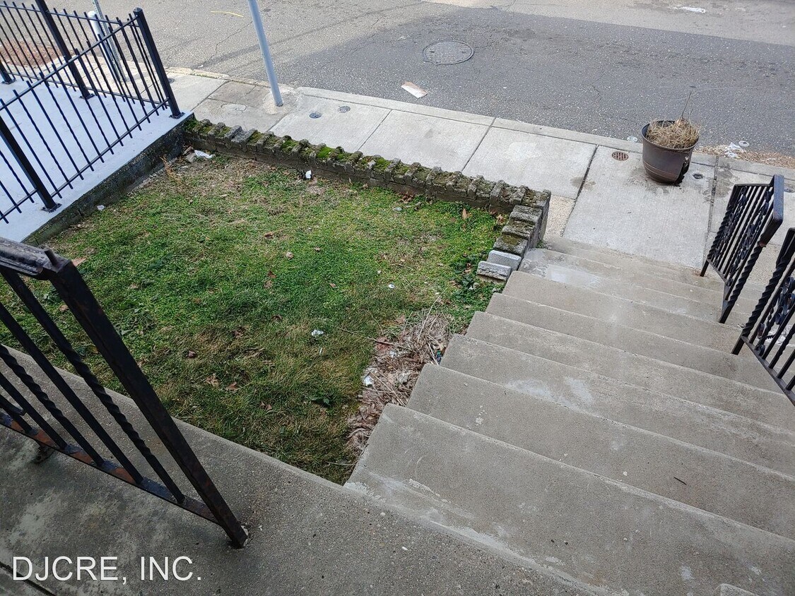 Building Photo - 3 br, 1 bath House - 164 W Ruscomb Street