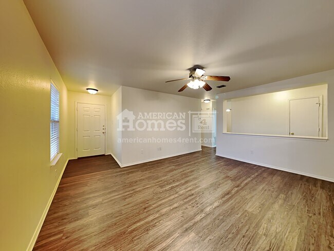Foto del edificio - 2316 Emerald Lane