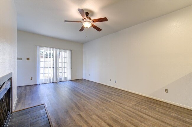 Building Photo - 2121 El Paseo St
