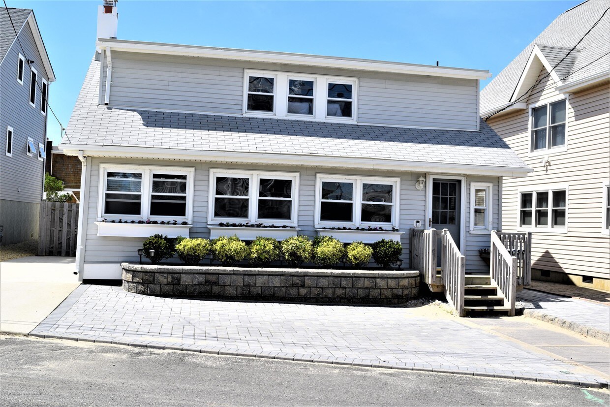 110 Dr, Mantoloking, NJ 08738 House for Rent in Mantoloking