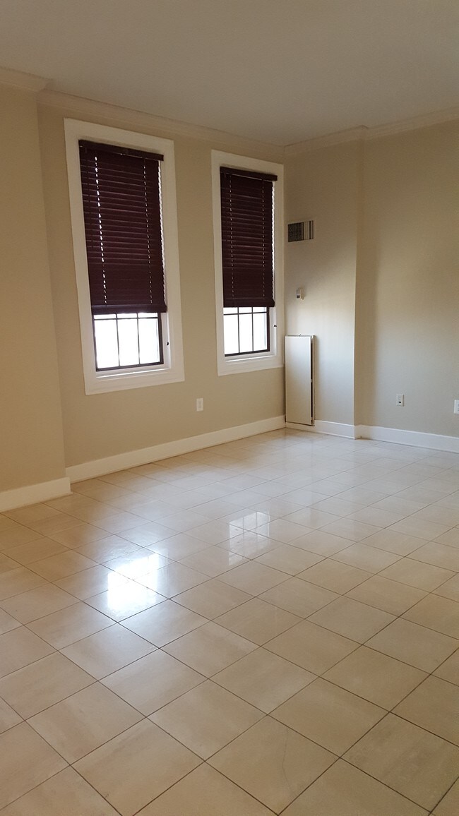 Building Photo - 1 E Chase St