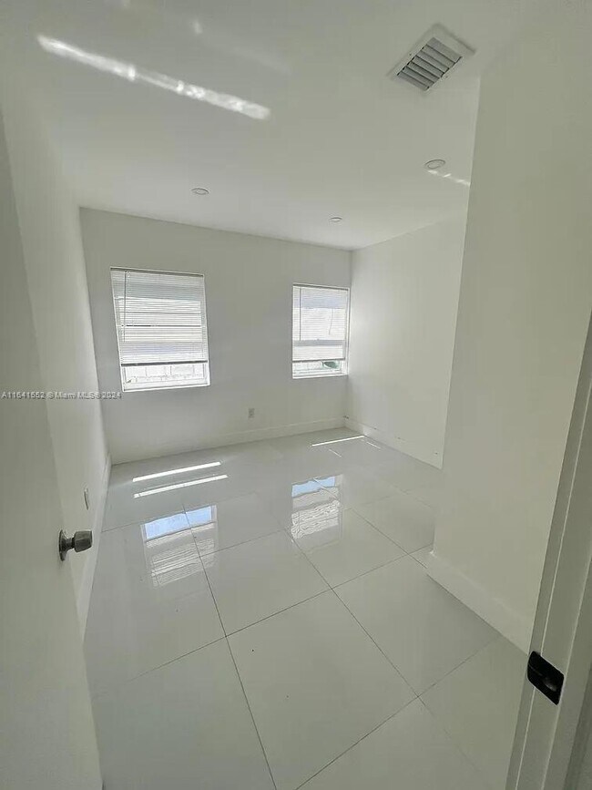 Building Photo - 101 NW 68th Terrace