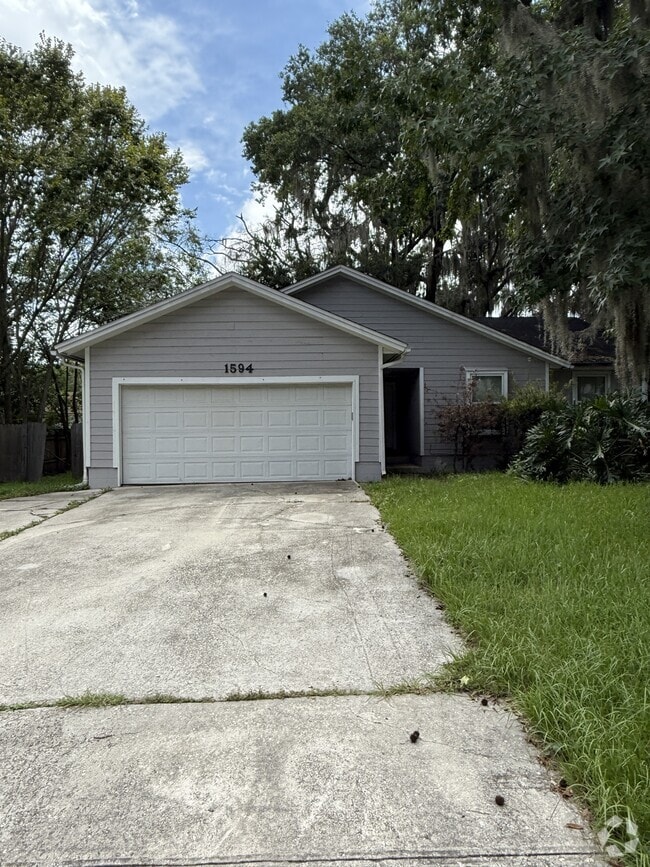 Building Photo - 1594 Twin Oak Dr E
