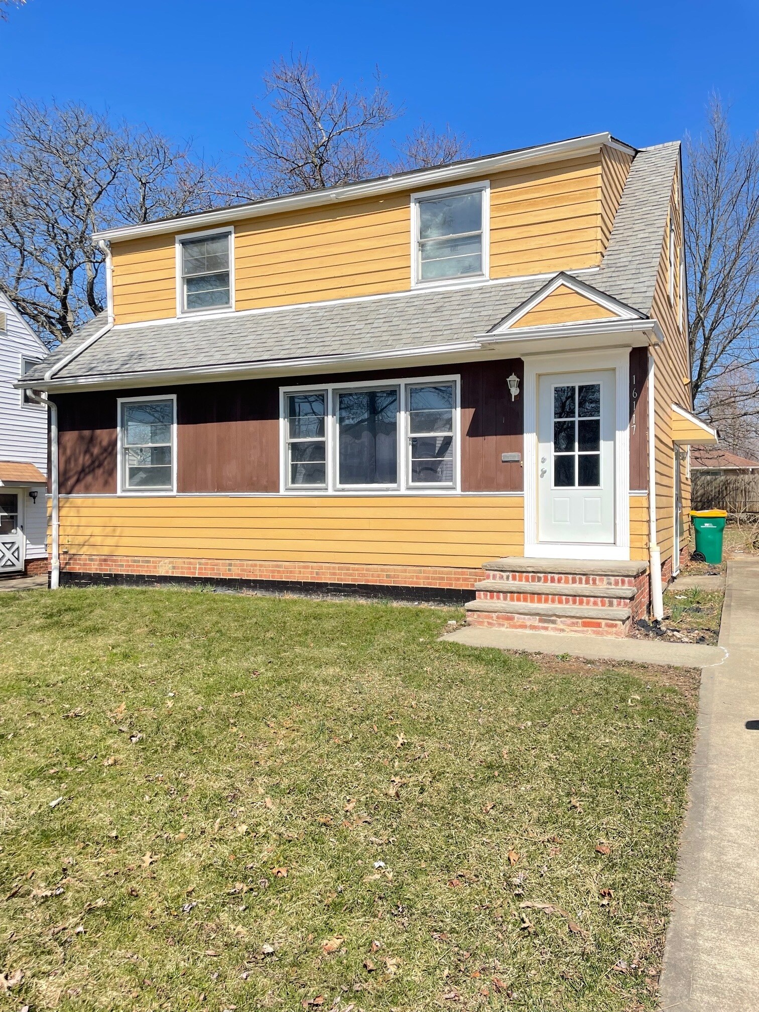 16117 Mendota Ave Maple Heights, OH 44137 – photo 2