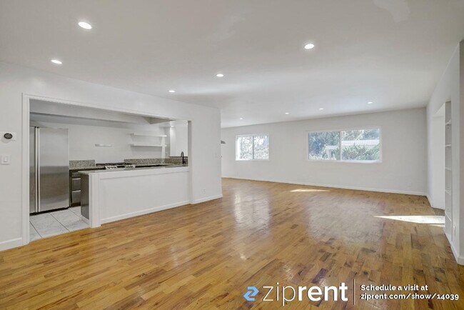 Foto del edificio - 6760 Hillpark Dr