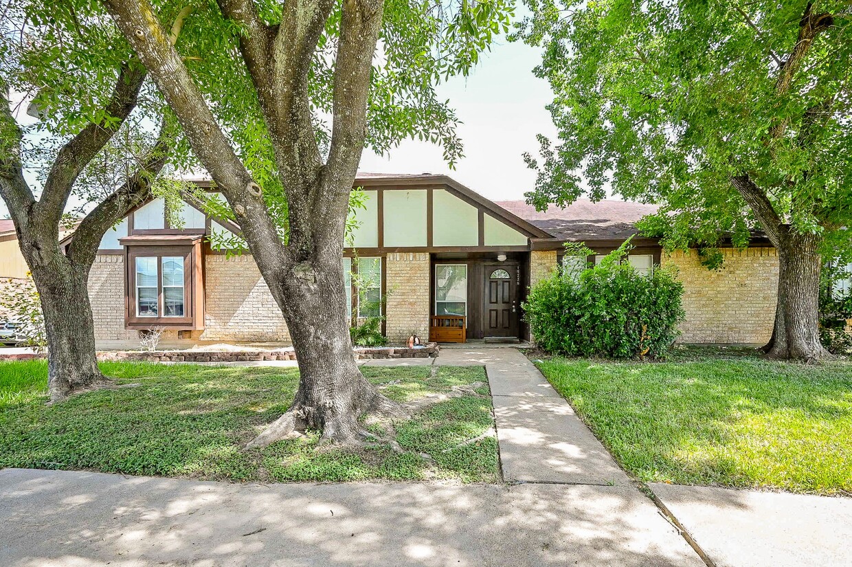 Primary Photo - 19226 Plantain Dr