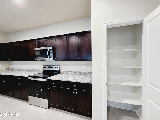 Foto del edificio - 9405 Greenhouse Rd
