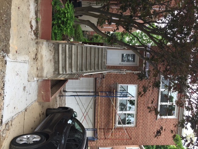 Foto del edificio - 439 W 263rd St