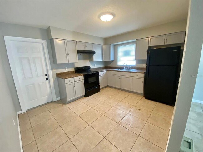 Foto del edificio - 1700 Birchwood Cir