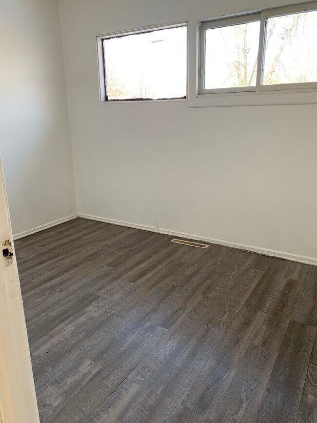 Building Photo - 2633 E 21st Pl
