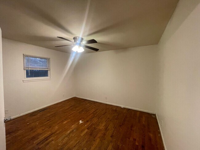 Foto del edificio - Affordable 3-Bedroom Duplex in Prime Sprin...