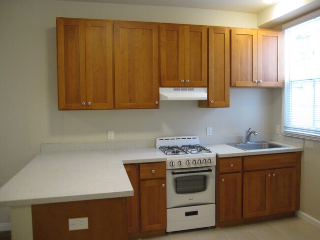 Building Photo - 642 Hyde