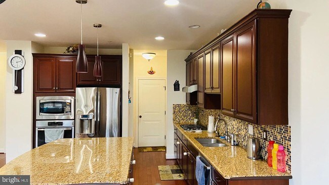 Building Photo - 9 Stonehaven Cir