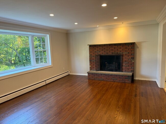 Building Photo - 19 Greenwood Ln