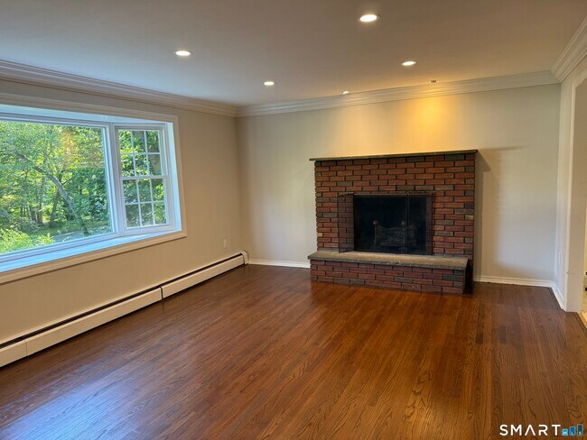 Foto del edificio - 19 Greenwood Ln