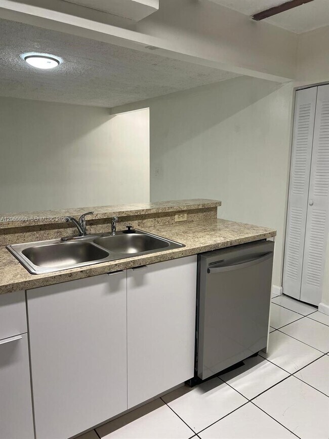 Foto del edificio - 10241 NW 9th St Cir