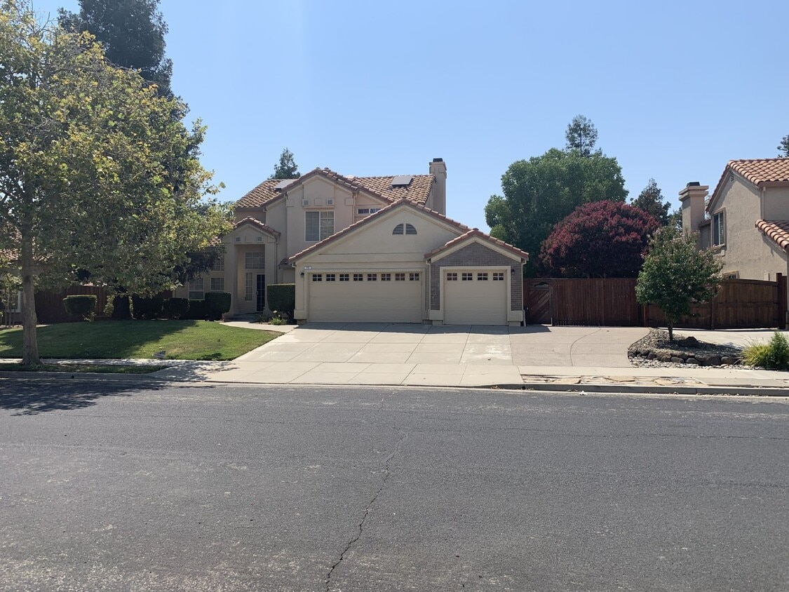 Primary Photo - Executive Beauty in Brentwood
