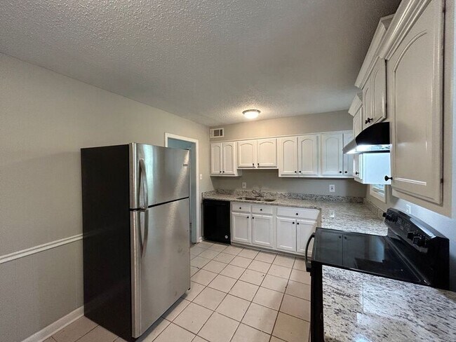 Building Photo - 8614 Bunker Hill Dr