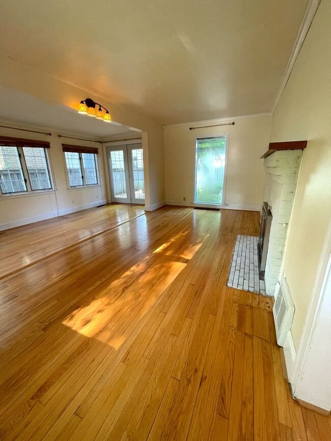 Building Photo - Spacious 3-Bedroom with Finished Basement | Parking, Laundry, & Private Backyard