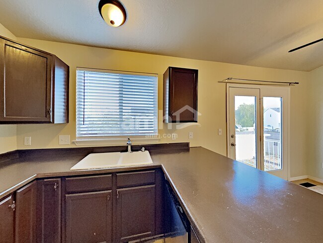 Building Photo - 5397 S 4200 W