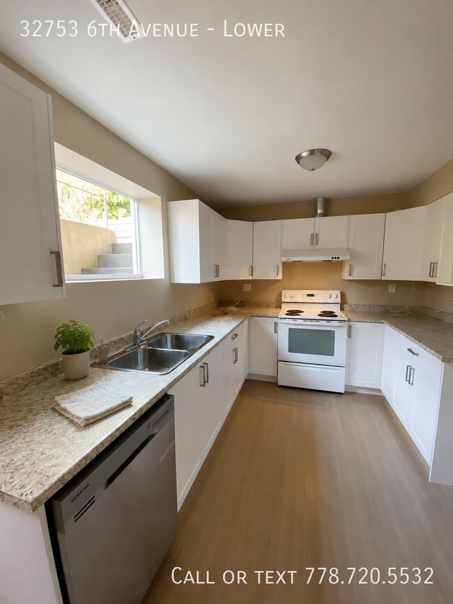Photo du bâtiment - Half Duplex 2 Bedroom 1 Bath