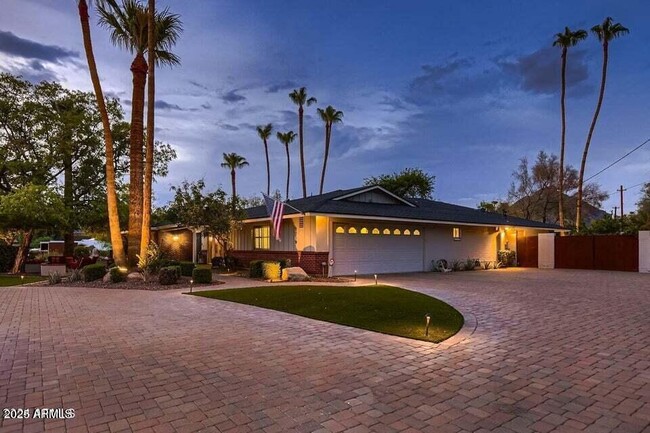 Building Photo - 2218 E Rancho Dr
