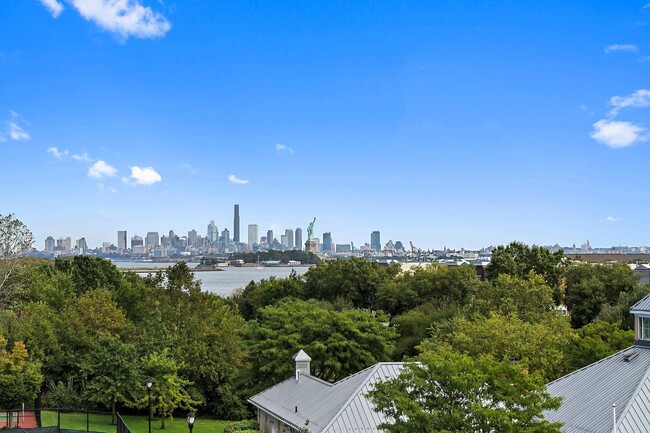 Foto del edificio - 30 Freedom Way