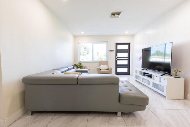 Foto del edificio - 5763 Purdy Ln