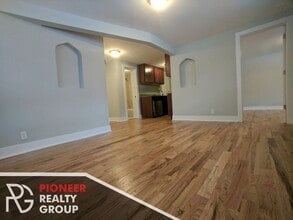 Building Photo - 4407 N Wolcott Ave
