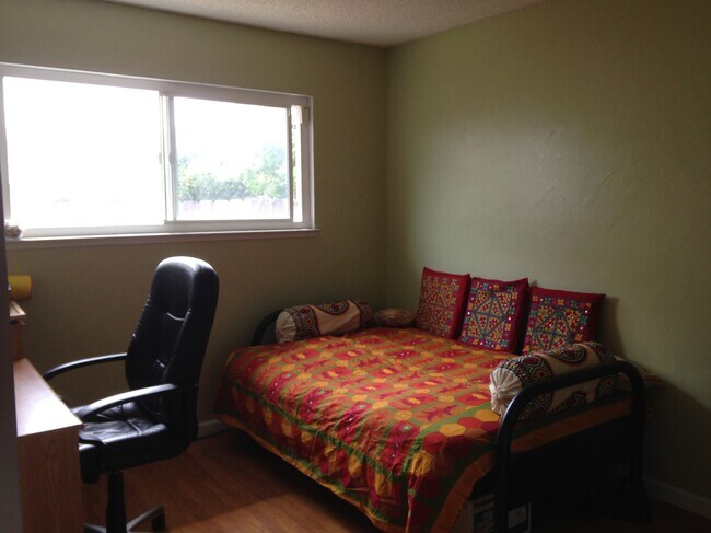 Foto del edificio - 6128 Rockrose Dr