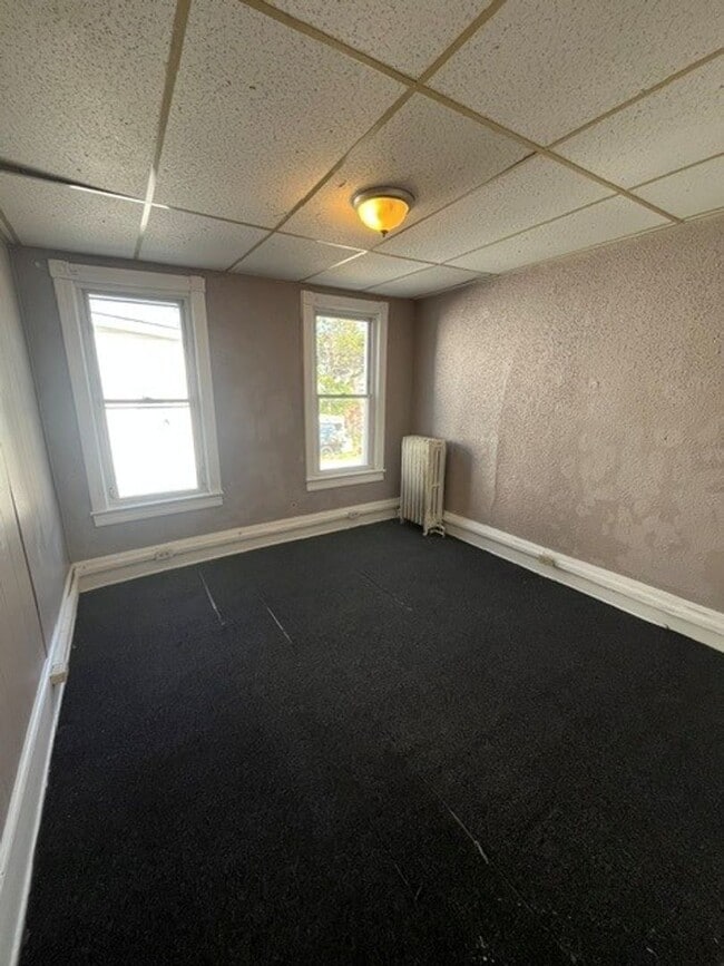 Building Photo - 3 bedroom 1 bathroom