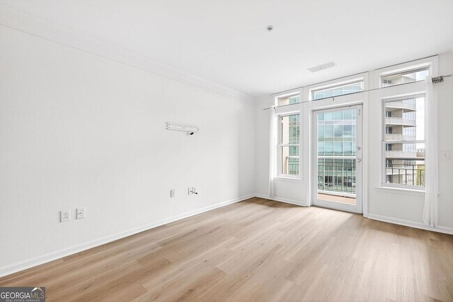 Foto del edificio - 3334 Peachtree Rd NE