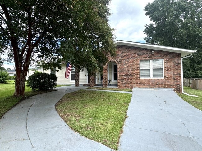 Building Photo - Spanish Style Remodeled Beauty!