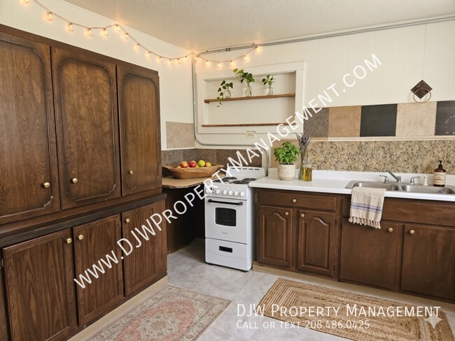 Building Photo - 103 SW 1st St