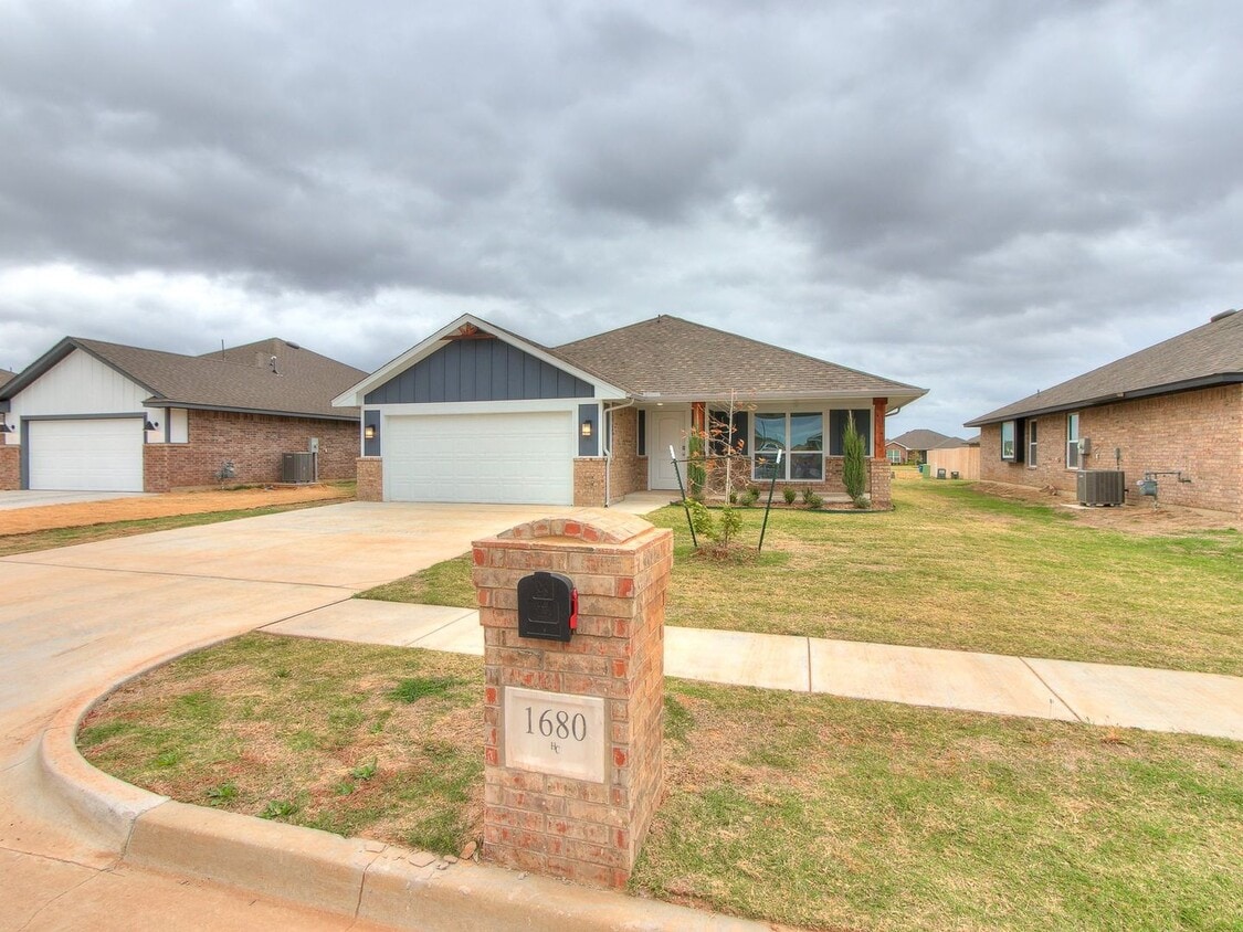 Primary Photo - Beautiful New Home!