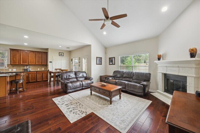 Foto del edificio - 5526 Wild Milberry Dr