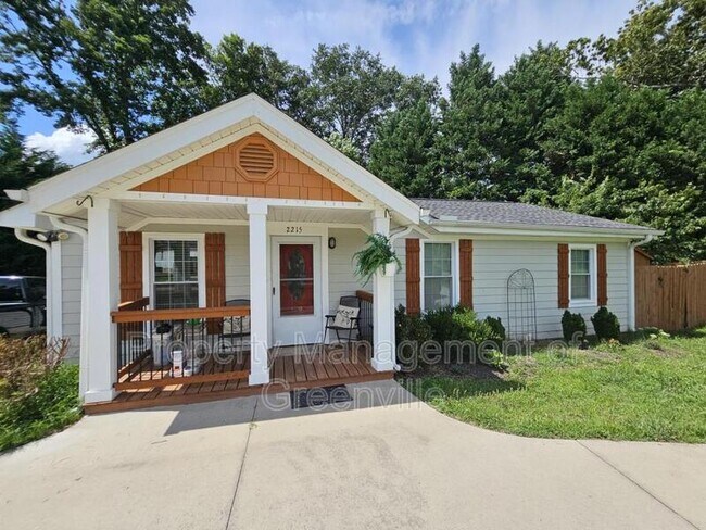 Photo - 2215 E Lee Rd House